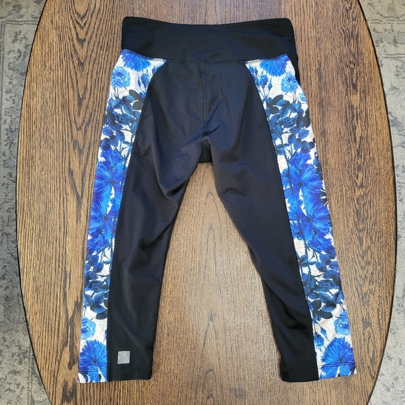 Lularoe Simply Comfortable Black Blue Floral Cropped Activewear Leggings Size S - Picture 3 of 9